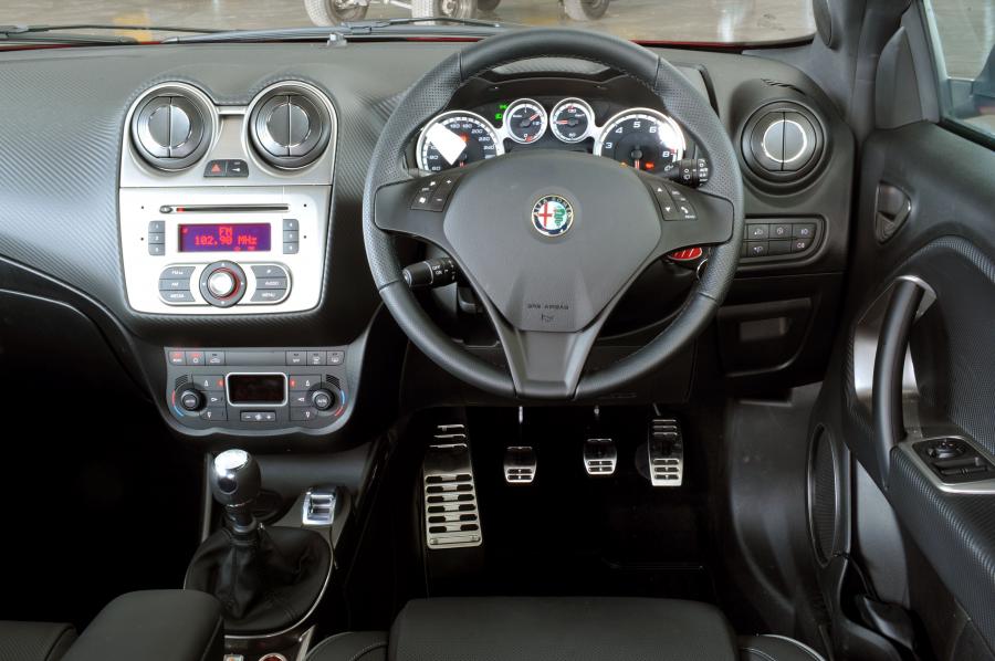 Торпедо Alfa Romeo MiTo Quadrifoglio Verde (955) 2010 года  (AU) (фото 31 из 45)